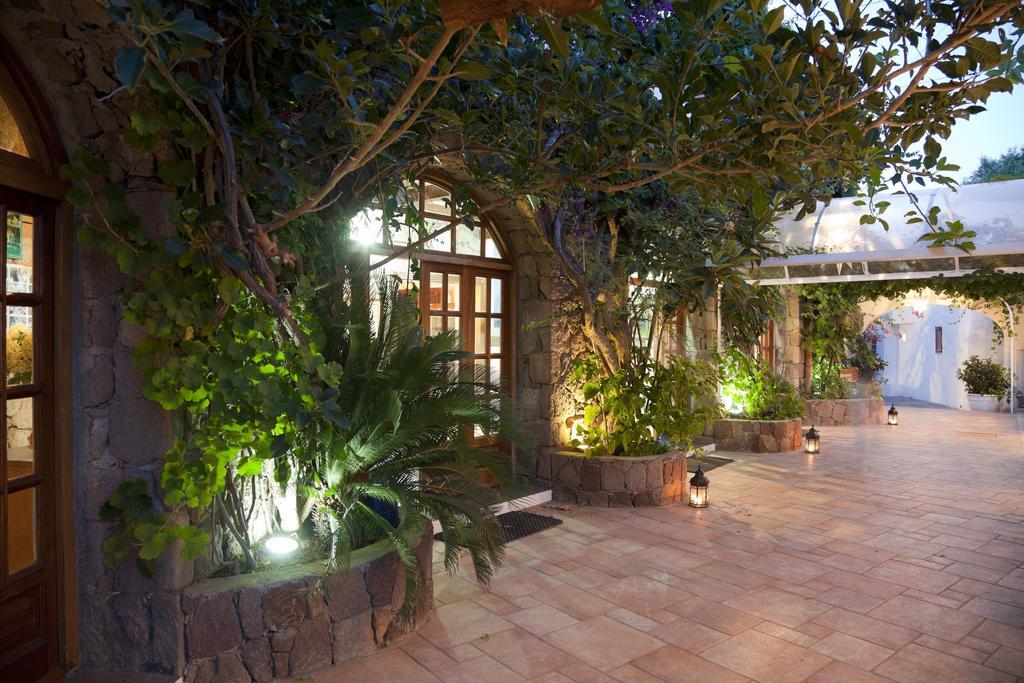 La Piazza Luxury Hotel & Spa Panarea Exterior foto
